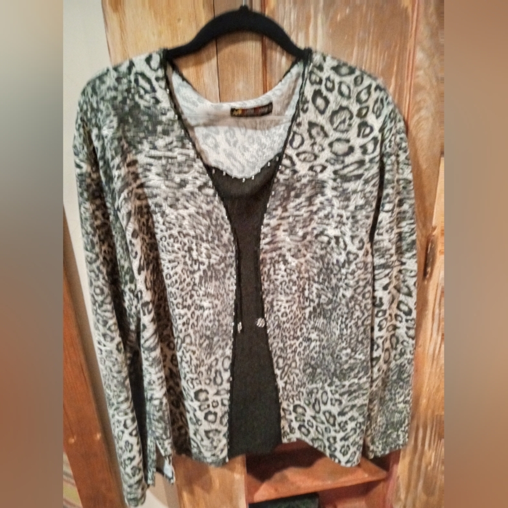 Bella Berry Chic Animal Print Cardigan in Gray